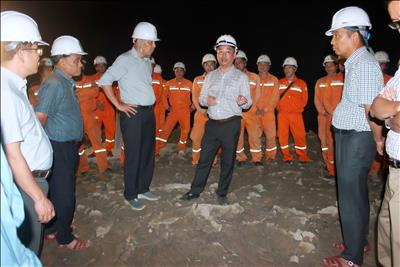 Truyền tải điện Tây Bắc với tinh thần “chỉ bàn làm, không bàn lùi”, “ vượt nắng, thắng mưa” đạt thành tích là đơn vị hỗ trợ đầu tiên hoàn thành lắp dựng cột